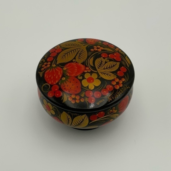 Russian Laqured Painted Wooden Lidded Jar Gooseberry Motif Black Orange Red Gold - Picture 2 of 5